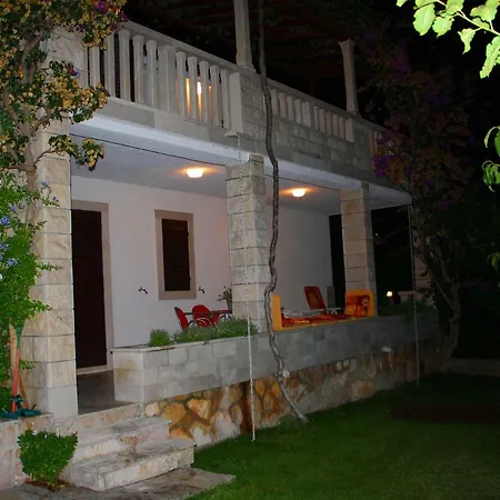 Lantana Apartment